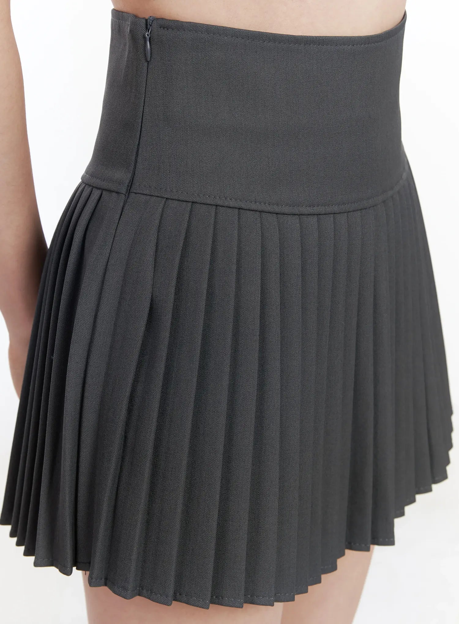 high-waisted-pleated-tennis-skirt-im524