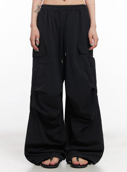 black-utility-wide-fit-cargo-pants-ic503