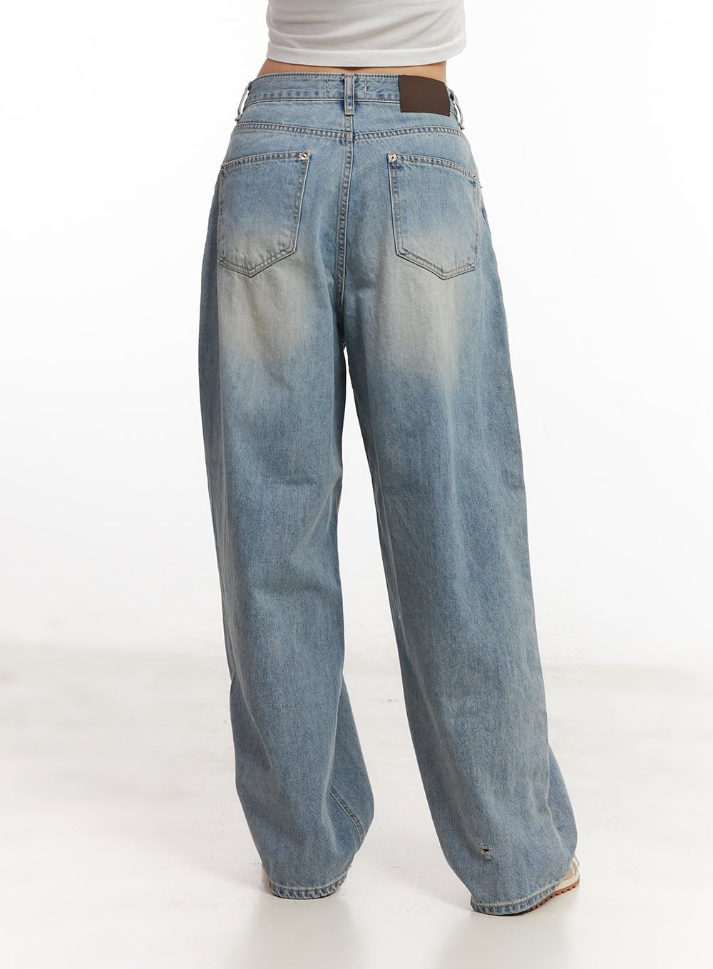 Devyn Wide-Leg Jeans CA503 in blue, back close-up product shot on model, washed denim with double back pockets, brown label waistband detail, wide-leg hem.