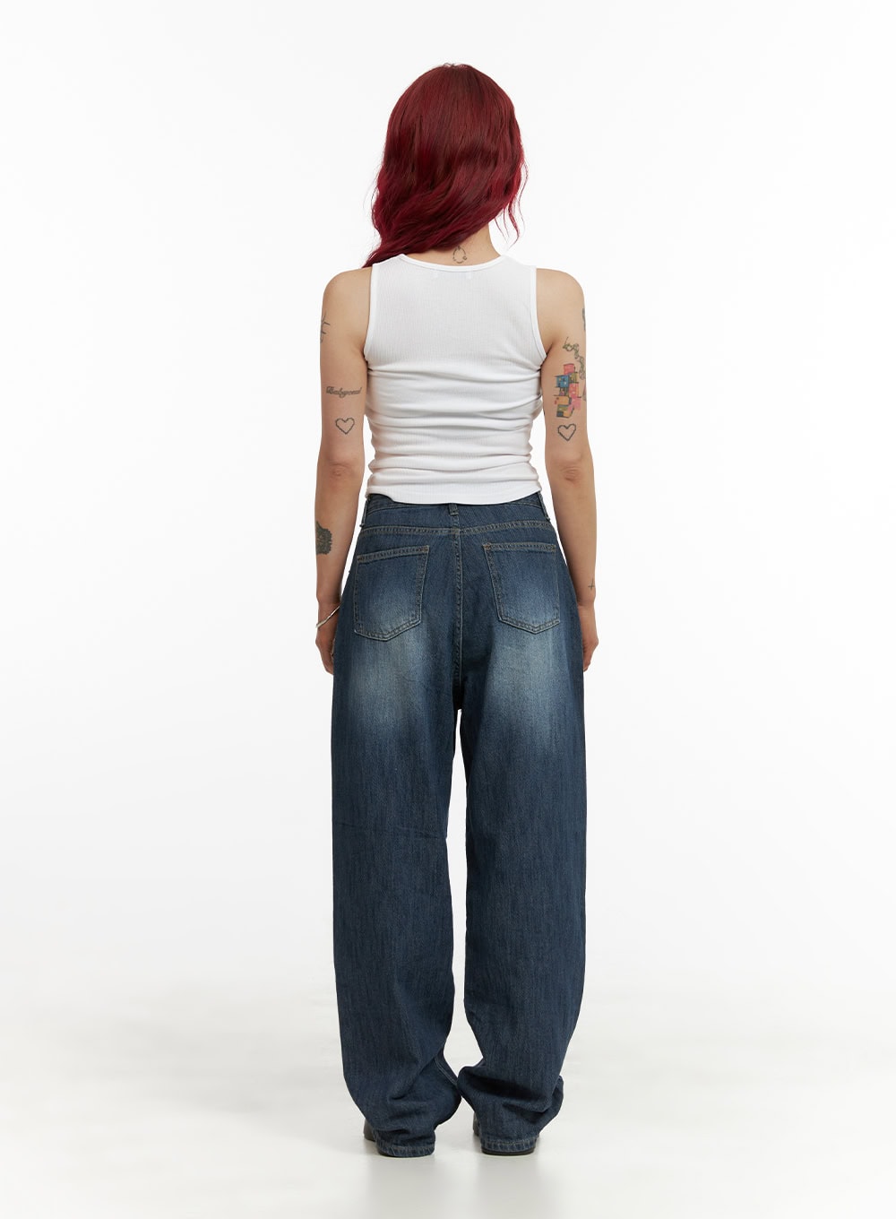 Wide Fit Baggy Jeans CY430 in dark blue, full-body back shot on model, washed cotton denim with oversized silhouette and back patch pockets, paired with white tank top.