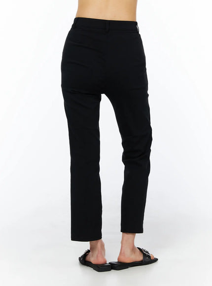 Hip-Pad Capri Pants CU522 in black, back view on model, clean tailored rear with belt loop waistband, straight-leg capri hem, worn with buckle sandals.