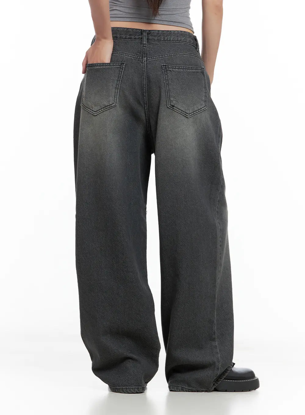Kumi Washed Wide-Leg Summer Denim Jeans CL508 in Black, back view close-up on model, washed wide-leg cotton denim highlighting dual back patch pockets with stitching and faded grey wash.