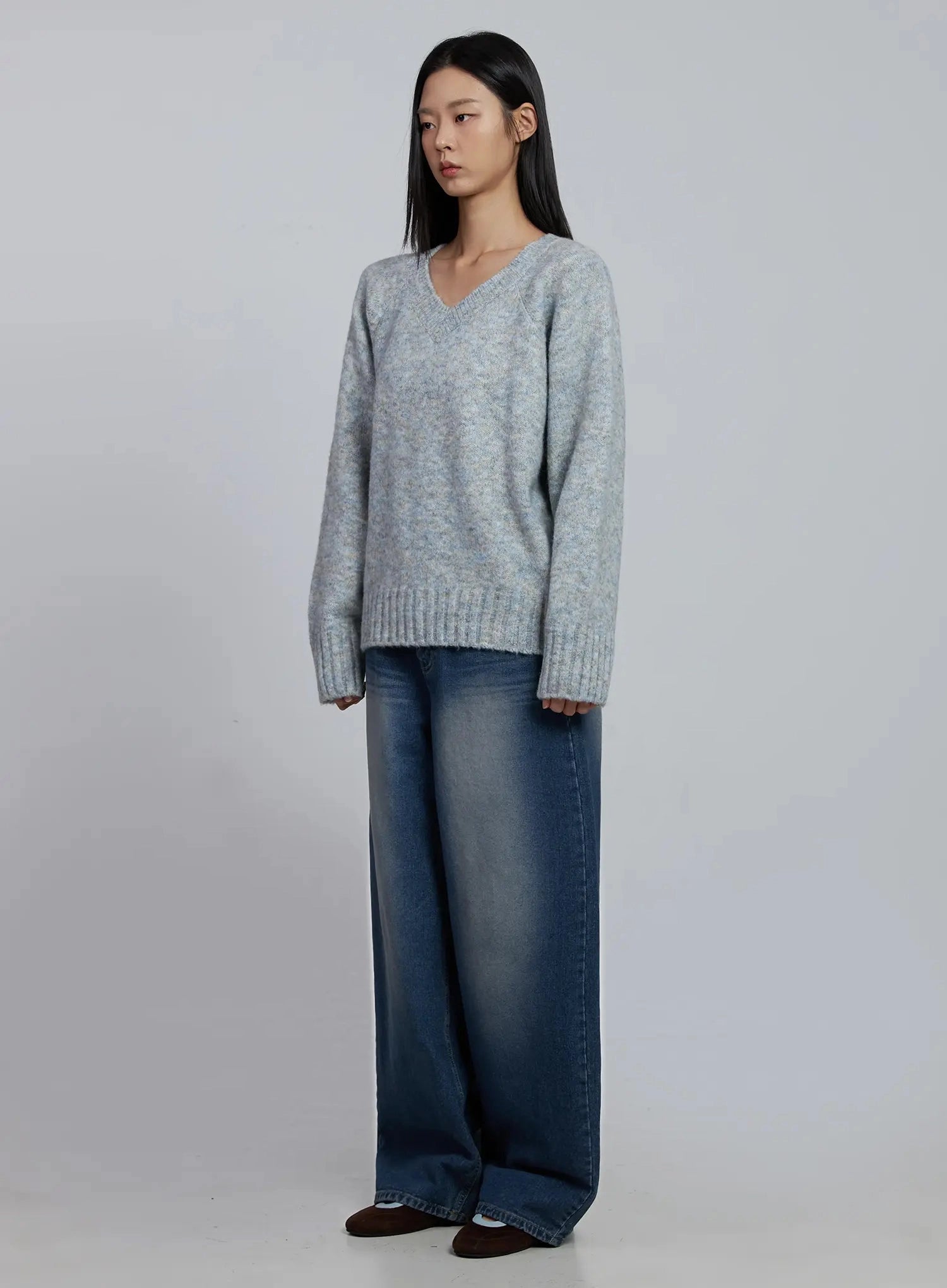 casual-loose-fit-v-neck-sweater-im520