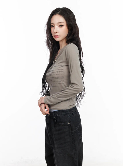 v-neck-ribbed-graphic-long-sleeve-top-cm519