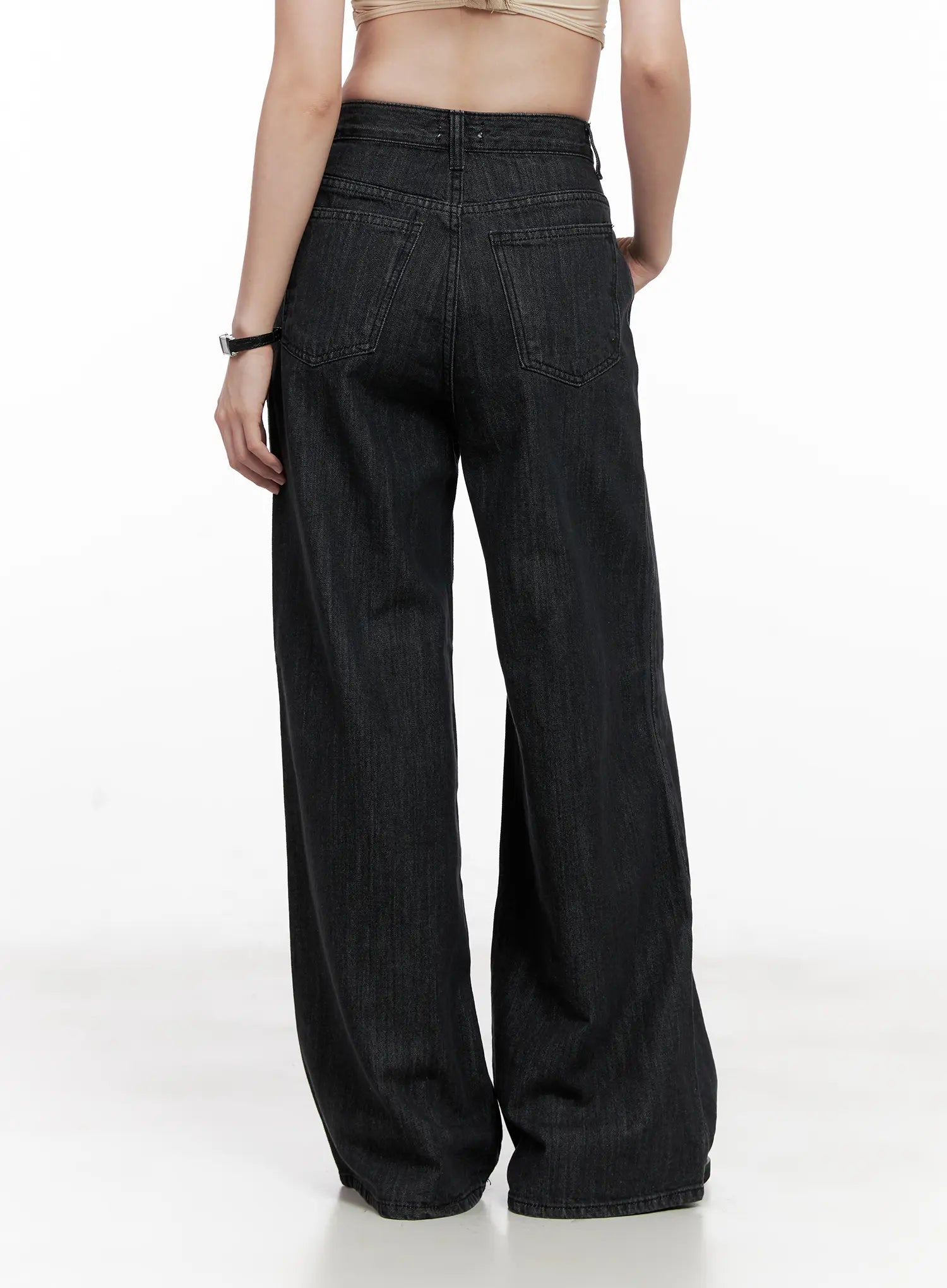 Yeon High-Waist Wide Jeans CL523 in black, back view on model, high-rise waistband with two back patch pockets, wide cotton denim leg, casual styling.