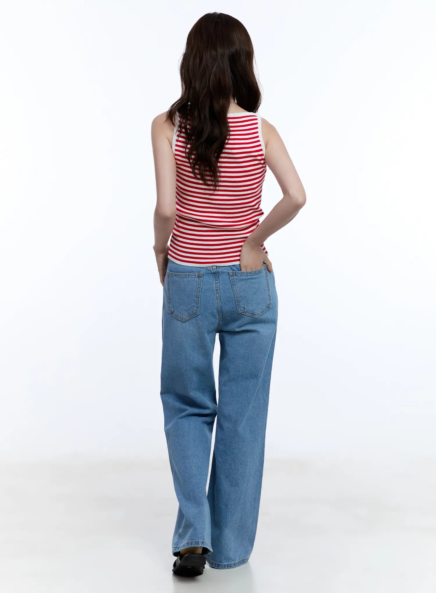 Jisoo Straight-Fit Jeans CU513 in blue, back full-body shot on model, wide-fit washed denim showing dual back pockets and straight leg cut, with red striped top.