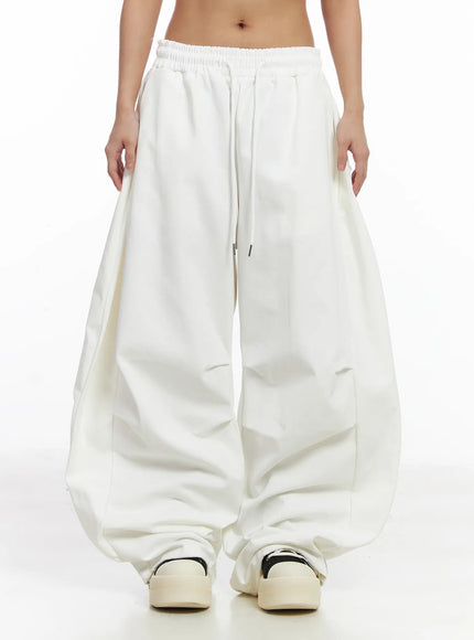 back-pocket-detail-white-pants-cj512