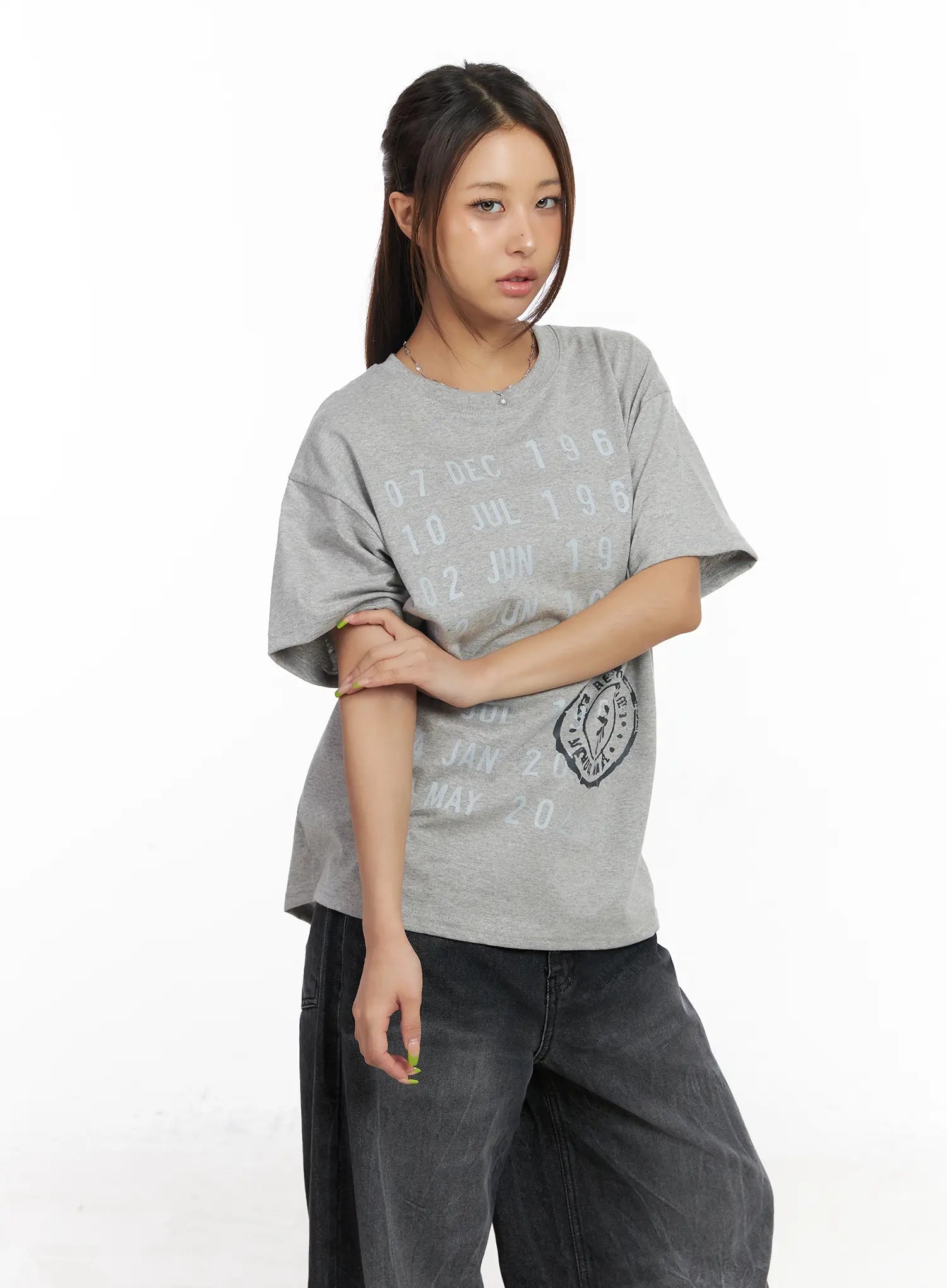 graphic-date-print-t-shirt-cm520