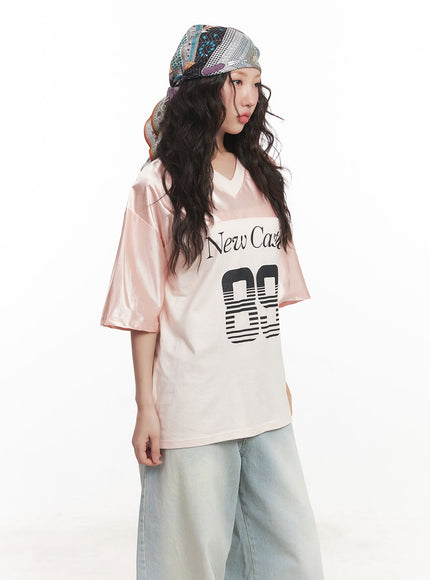 graphic-v-neck-oversized-tee-ca518