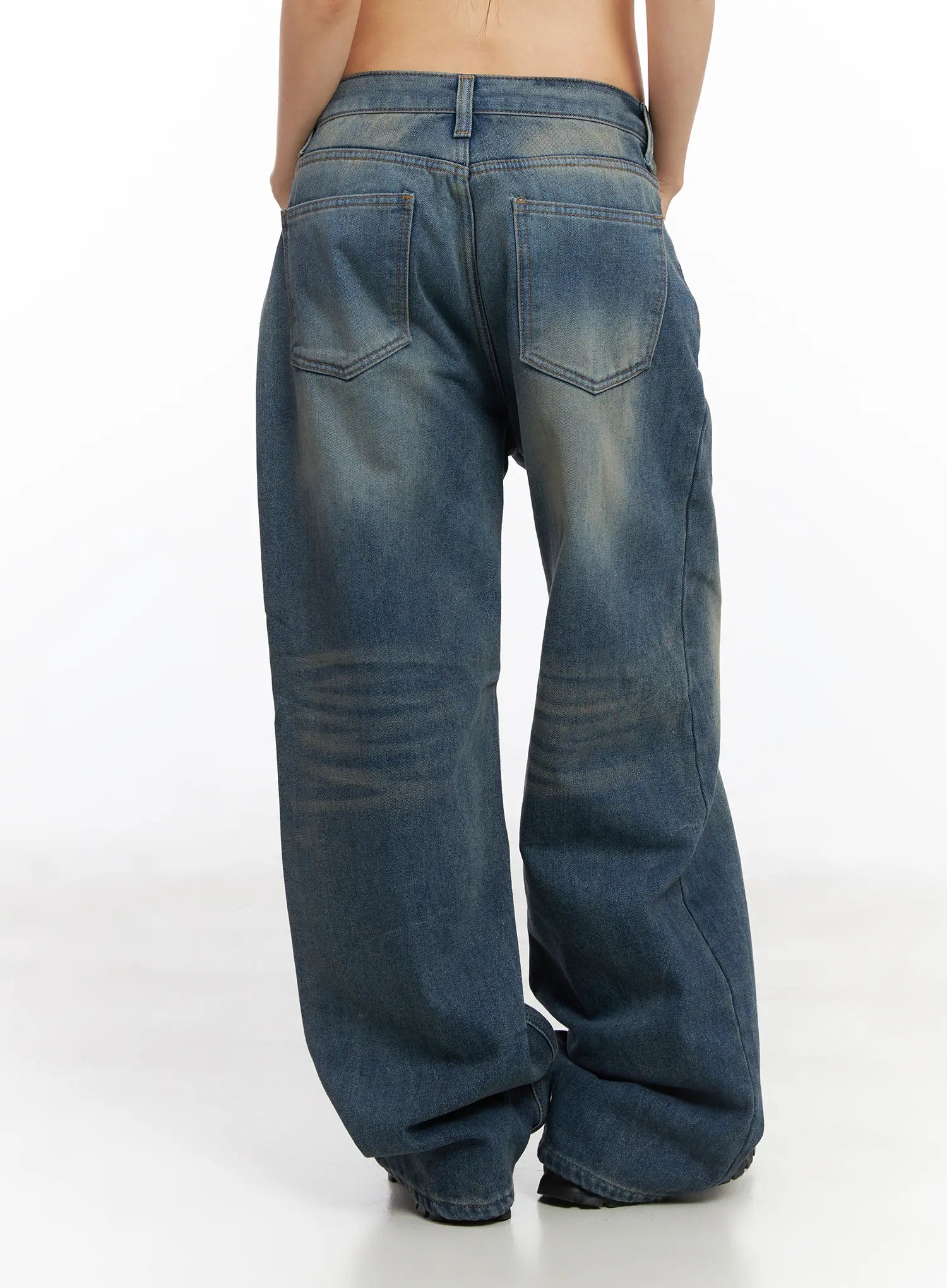 Miriam Wide Leg Jeans CD519 in blue, back close-up on model from waist to hem, showing dual stitched back pockets, V-yoke seam, and yellow-tinted washed fade across thighs.