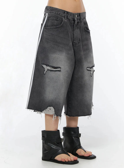 elya-distressed-bermuda-jorts-iu509