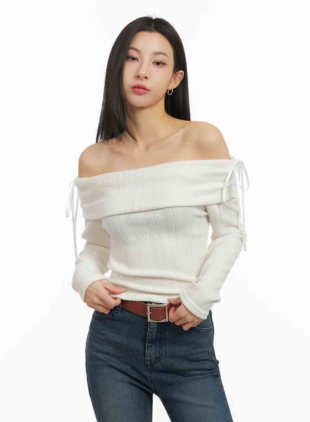 off-shoulder-slim-fit-ribbon-sweater-ij503