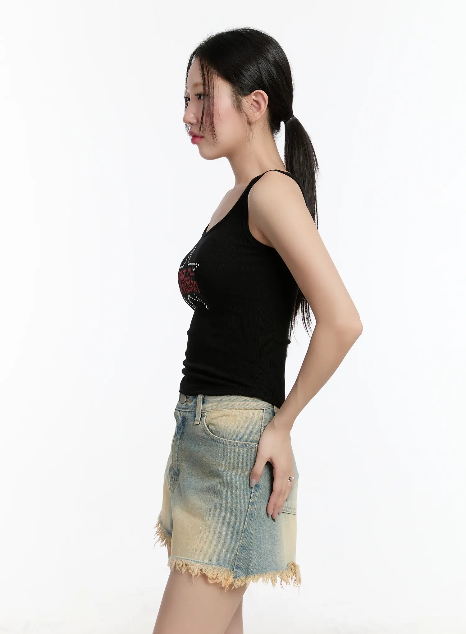 studded-graphic-crop-top-cm511