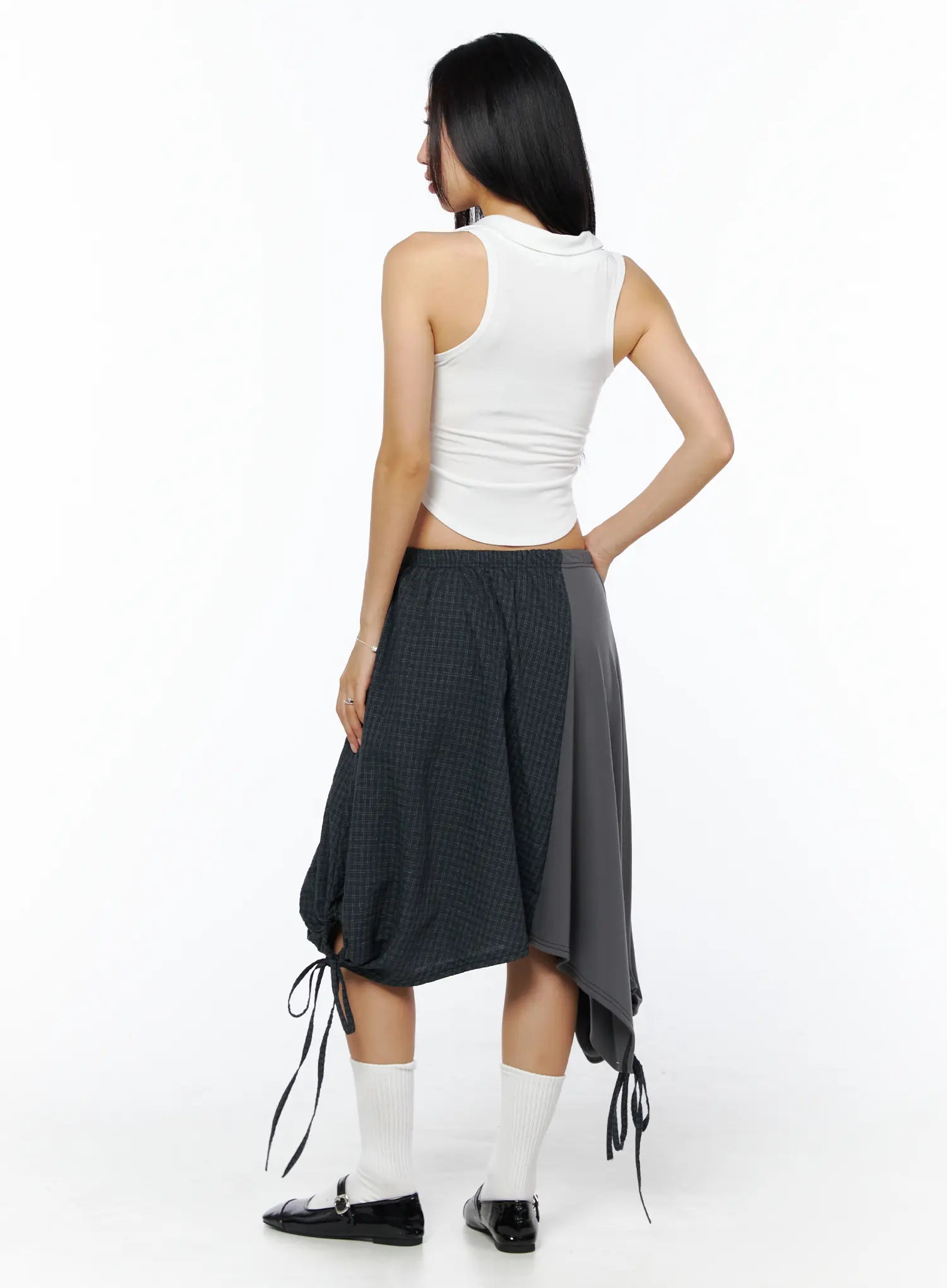 collared-v-neck-sleeveless-top-cu512