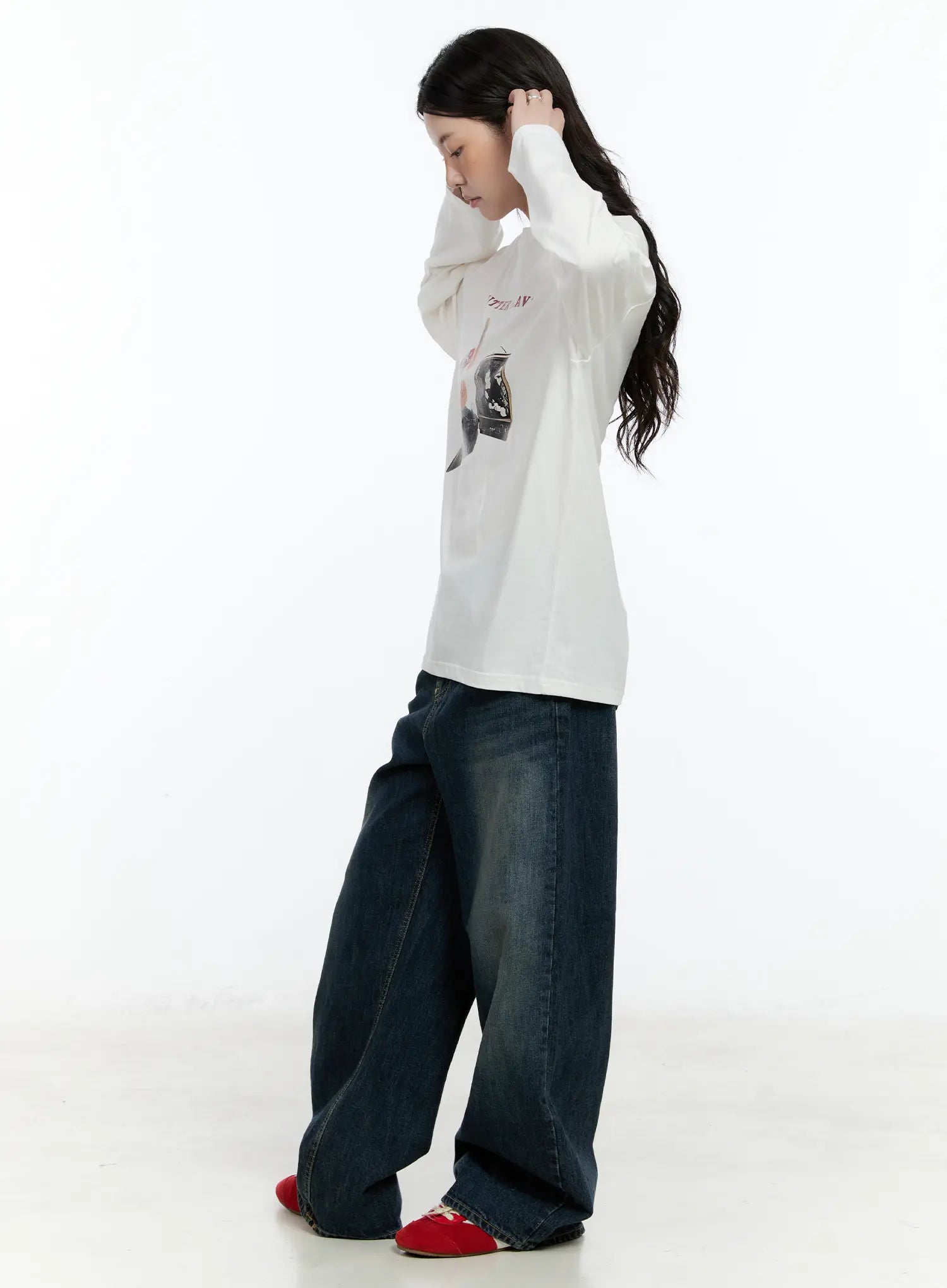 Hunter Washed Wide Leg Jeans CN517 in dark blue, side full-body on model looking down, wide-leg volume pooling at hem, styled with white graphic tee and red flat shoes.