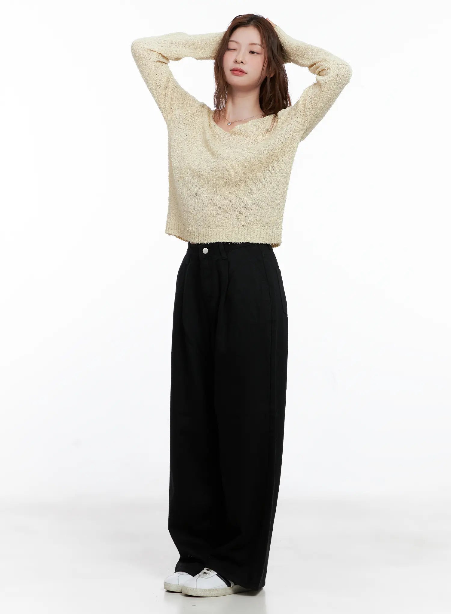 loose-fit-v-neck-knit-sweater-cg521