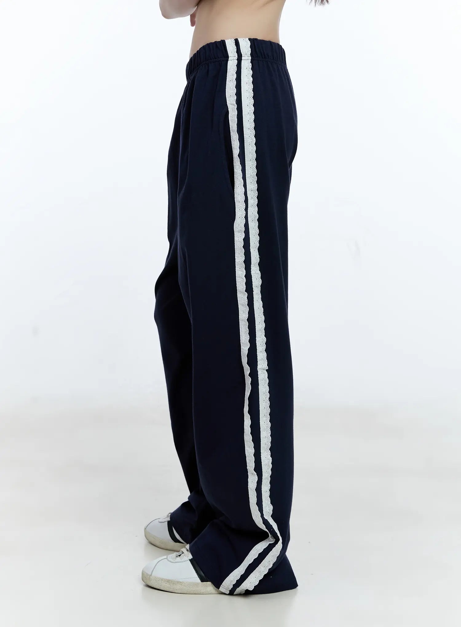 lace-trim-wide-leg-sweatpants-cg511