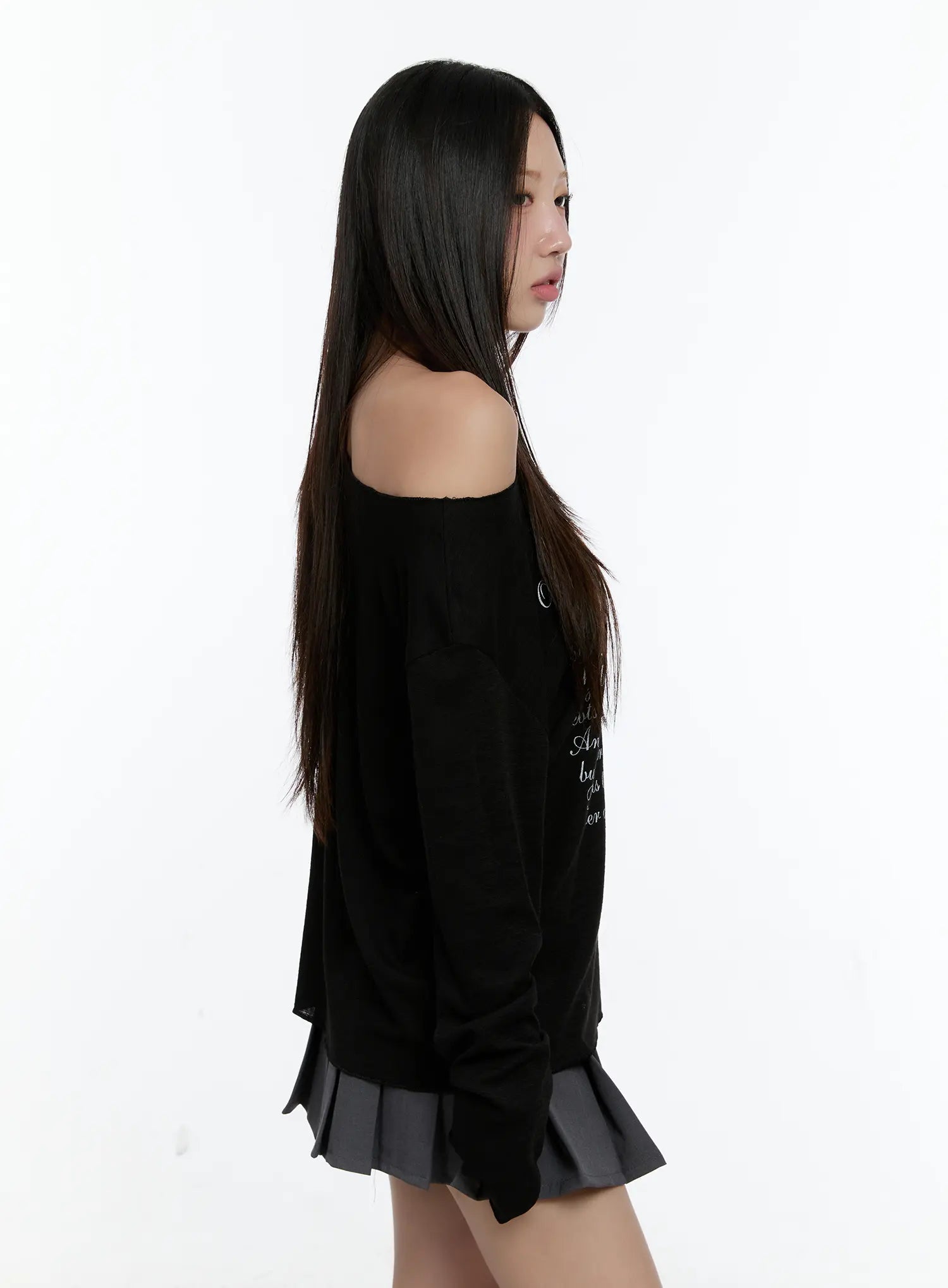 lettering-off-shoulder-long-sleeve-cs517