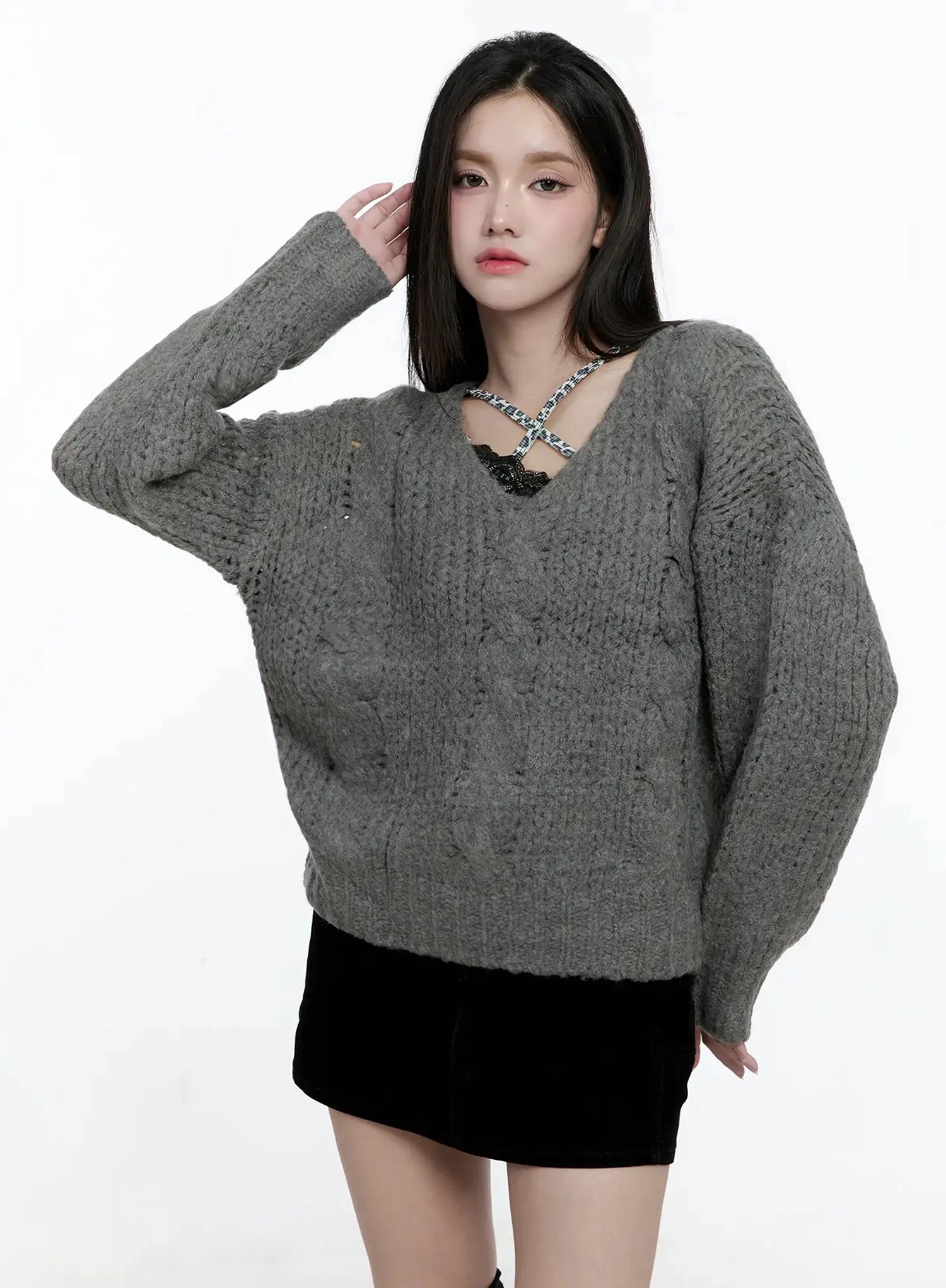 chunky-cable-knit-v-neck-sweater-io527