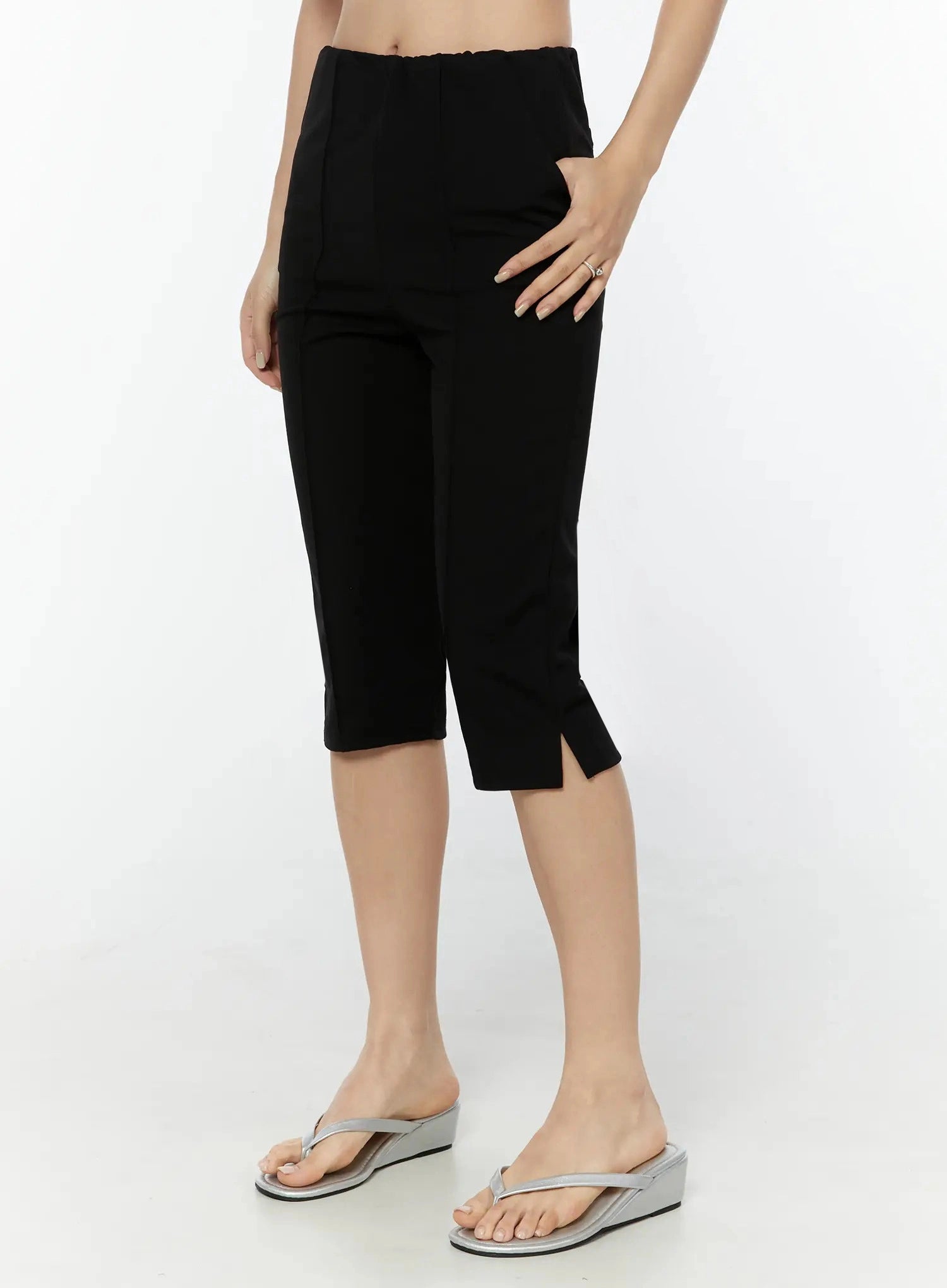 slim-fit-stretch-capri-pants-iu522