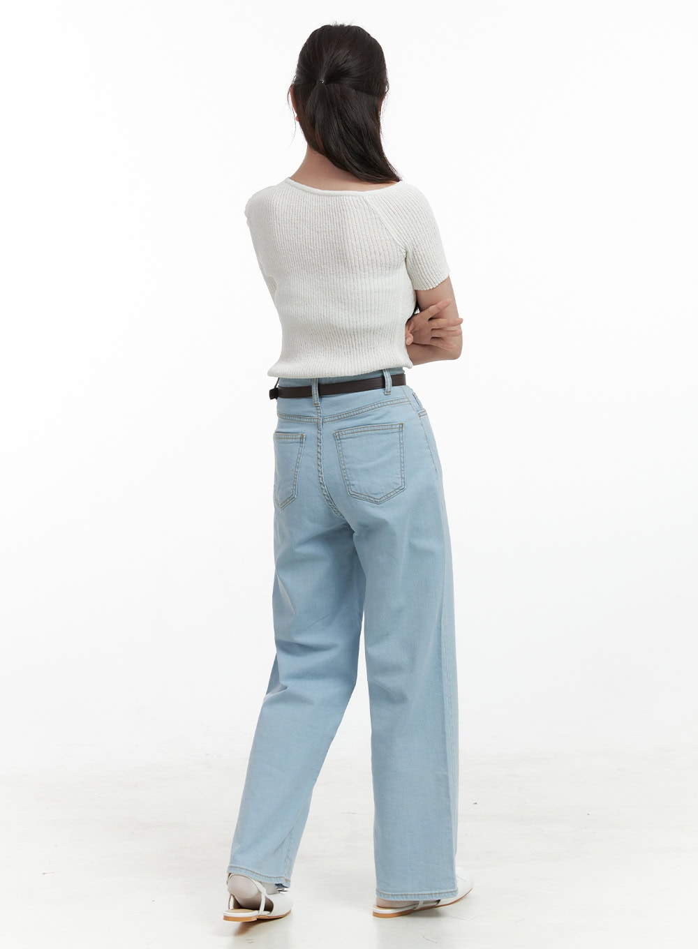 Washed Low Rise Loose Straight Jeans OL416 in light blue, back full-body shot on model, loose straight-fit washed cotton denim with back pockets and slim belt, paired with white ribbed knit top.