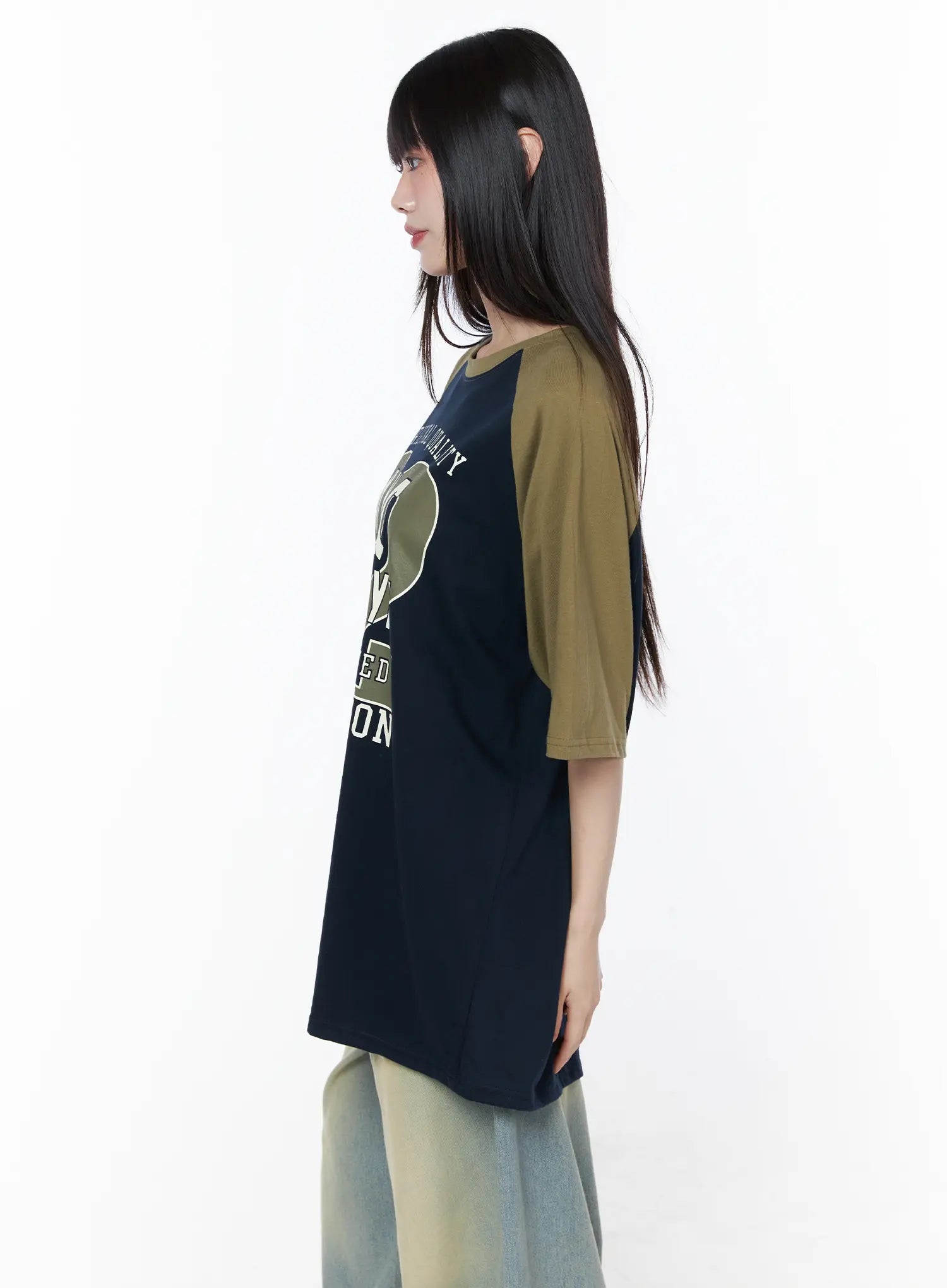 Casual Loose Fit Graphic Tee CU519 in dark blue, side profile close-up on model, showing graphic print on front, olive contrast raglan sleeve, oversized boxy cut with straight hem.