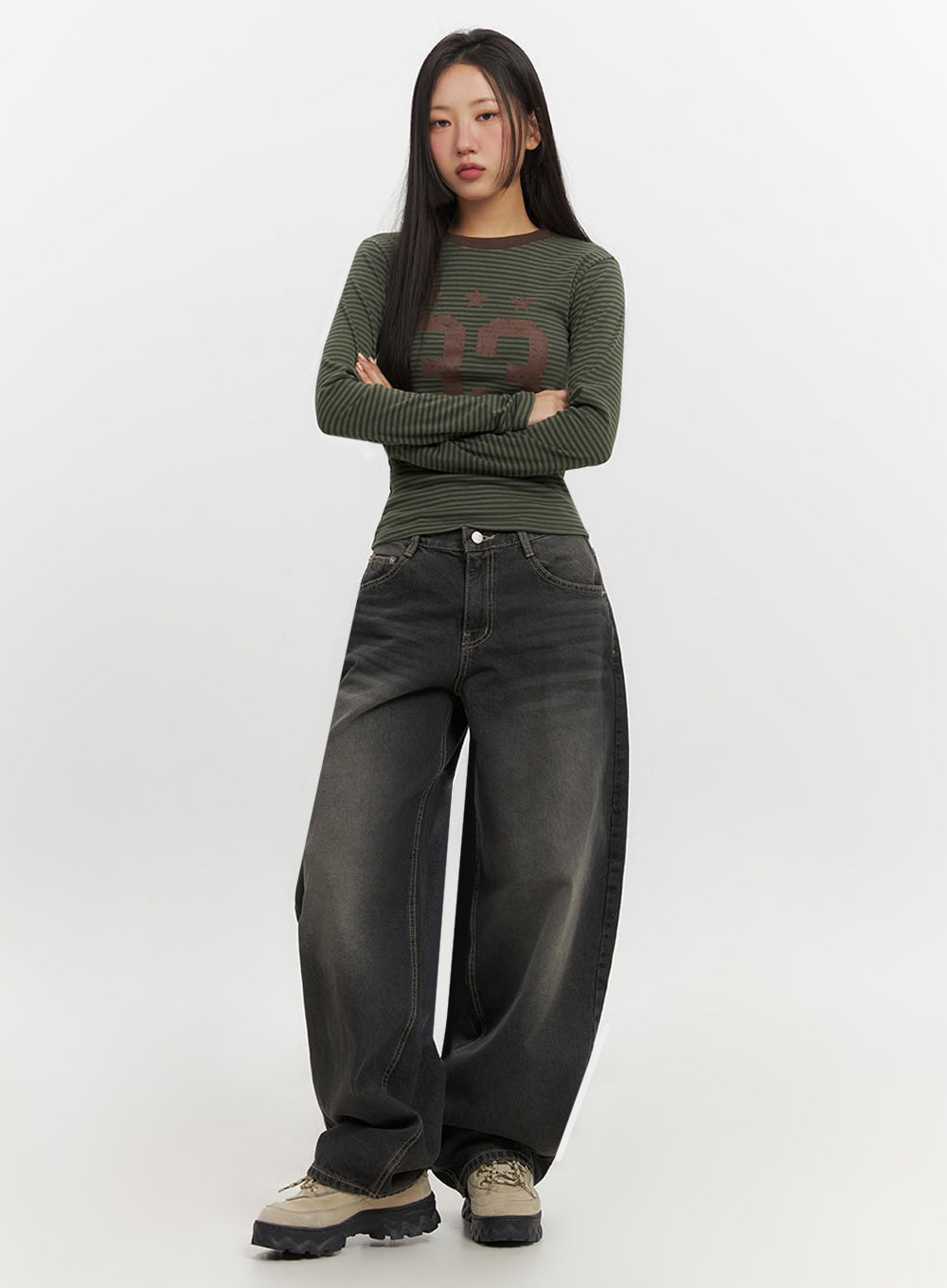 Skyla Washed Wide-Leg Baggy Jeans IF511 in washed black, front full-body shot on model with arms crossed, low-rise waistband and voluminous baggy leg visible, styled with green striped top.