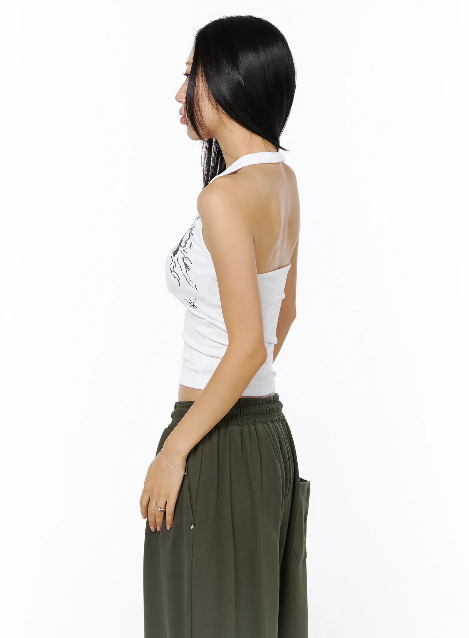 graphic-halter-neck-crop-top-cu512