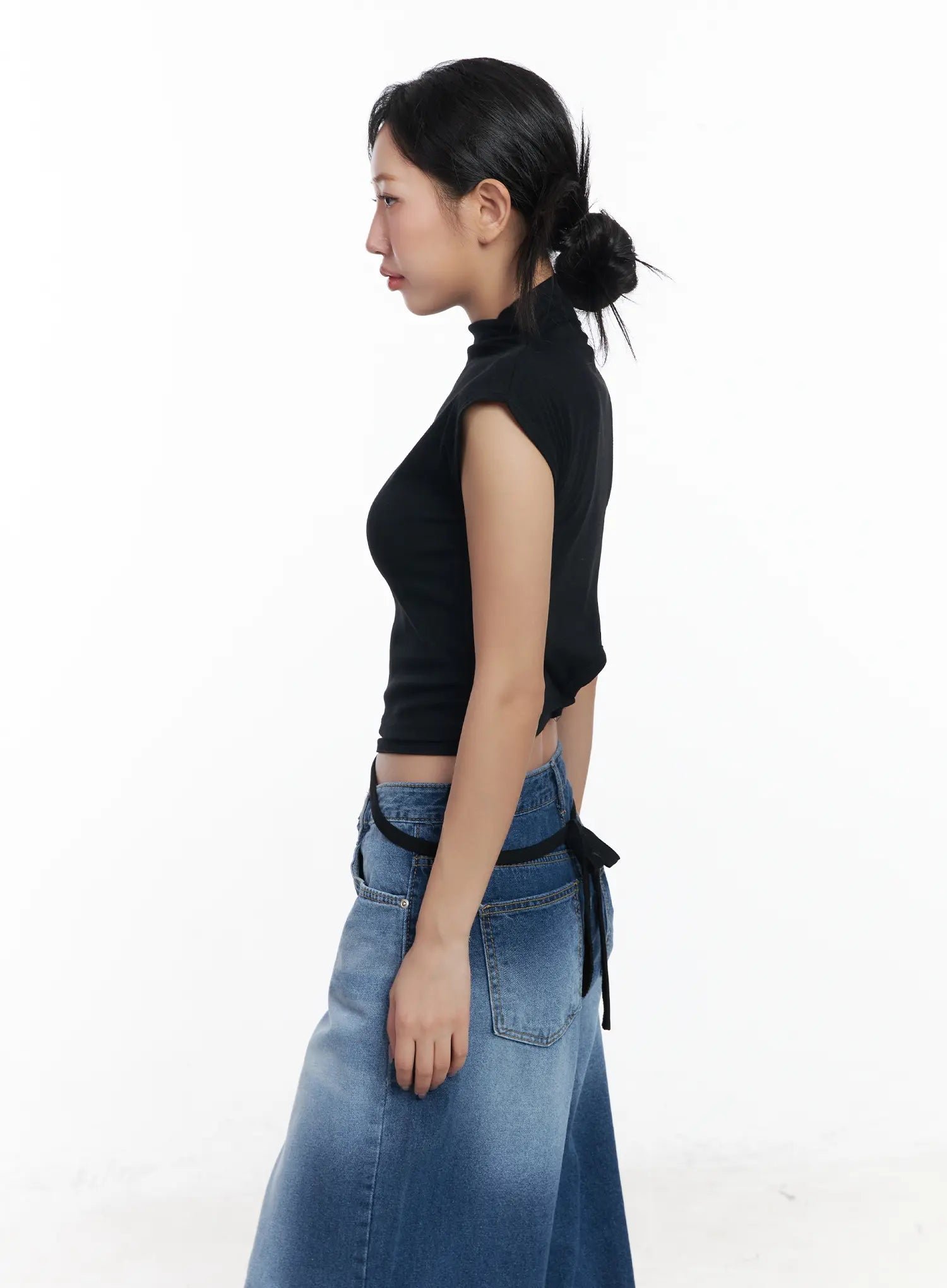 strap-detail-mock-neck-crop-top-cj530