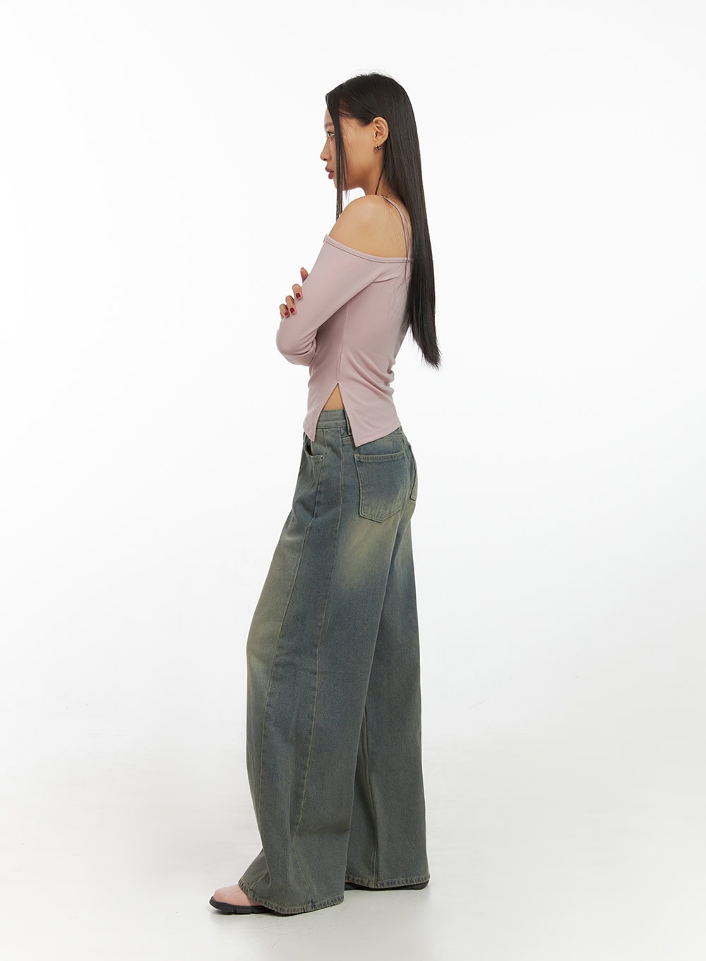 Inez Washed Denim Wide Leg Jeans IS427 in vintage green, side full-length view on model arms crossed, showing volume of wide leg and gradient washed denim from waist to hem.