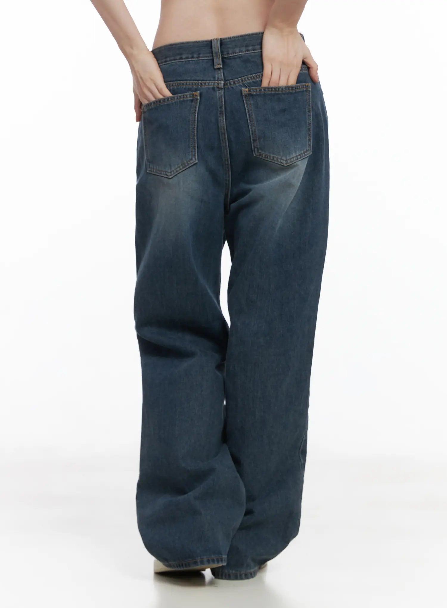anika-fleeced-baggy-jeans-cj506