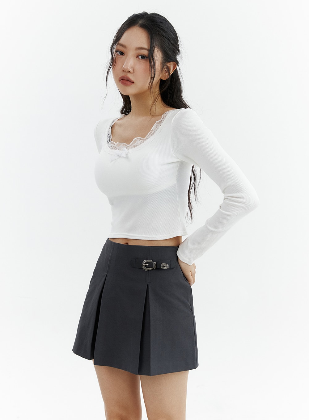 u-neck-lace-long-sleeve-tee-cj423