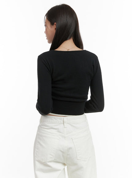 slim-fit-v-neck-crop-knit-top-oo416