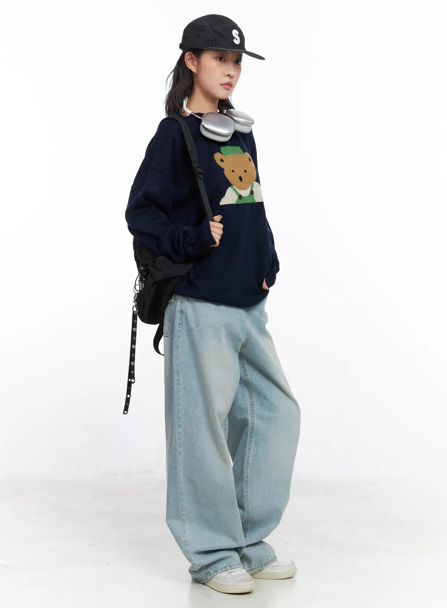 teddy-graphic-u-neck-sweater-co508