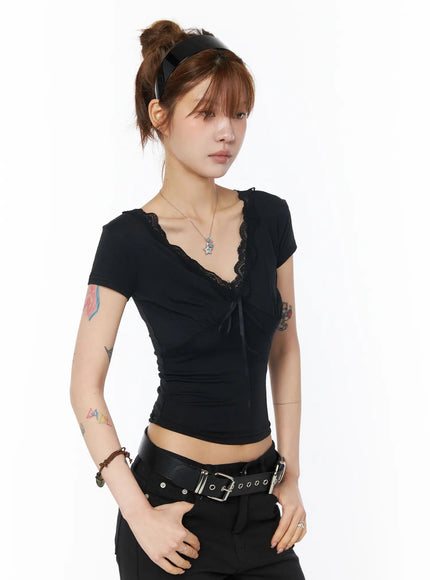v-neck-lace-accent-top-cy527 / Black