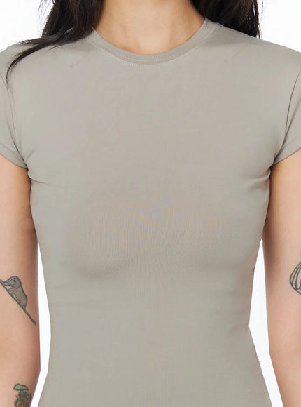 slim-fit-round-neck-basic-top-iu509