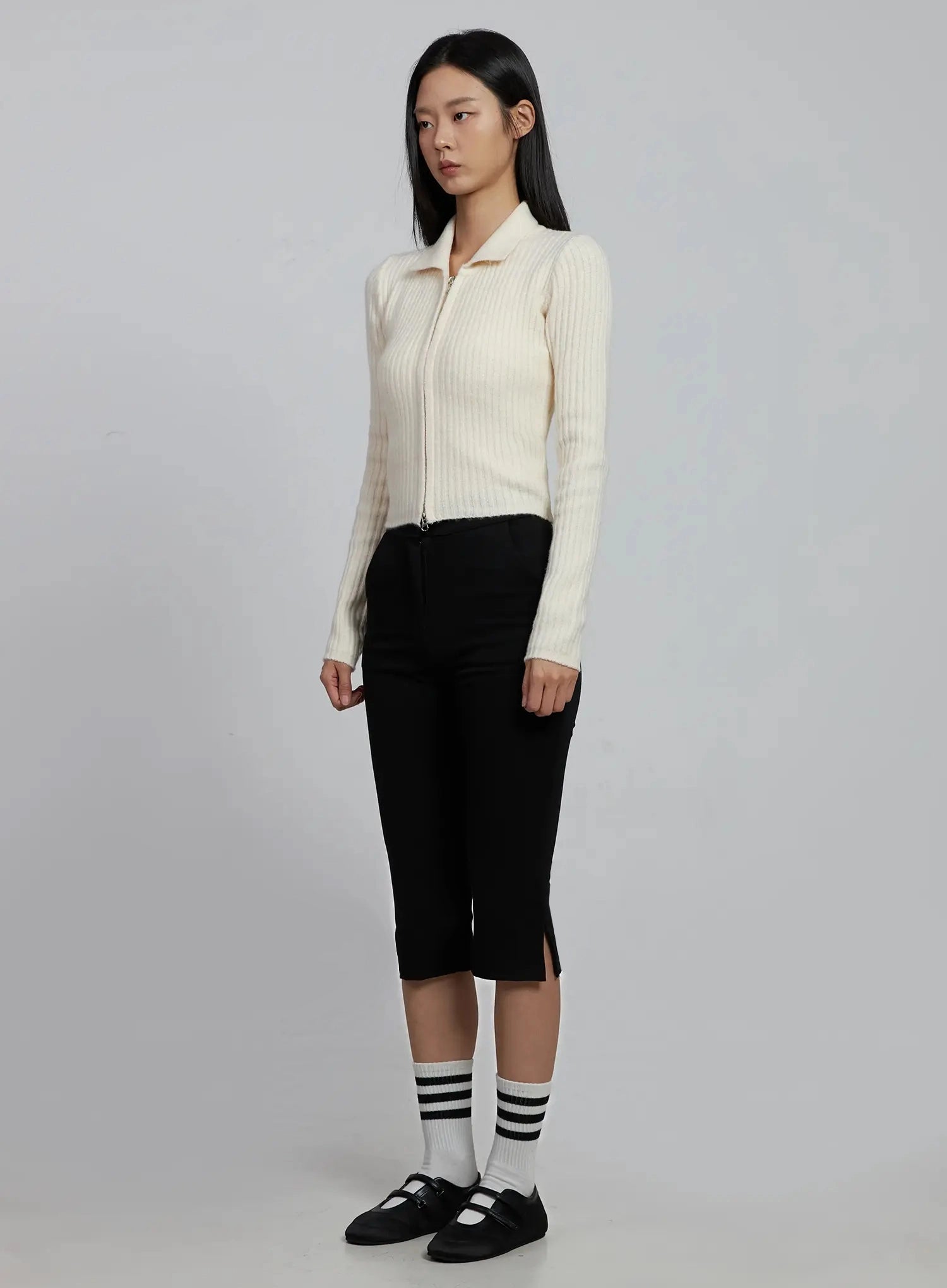 ribbed-knit-collared-zip-up-im520