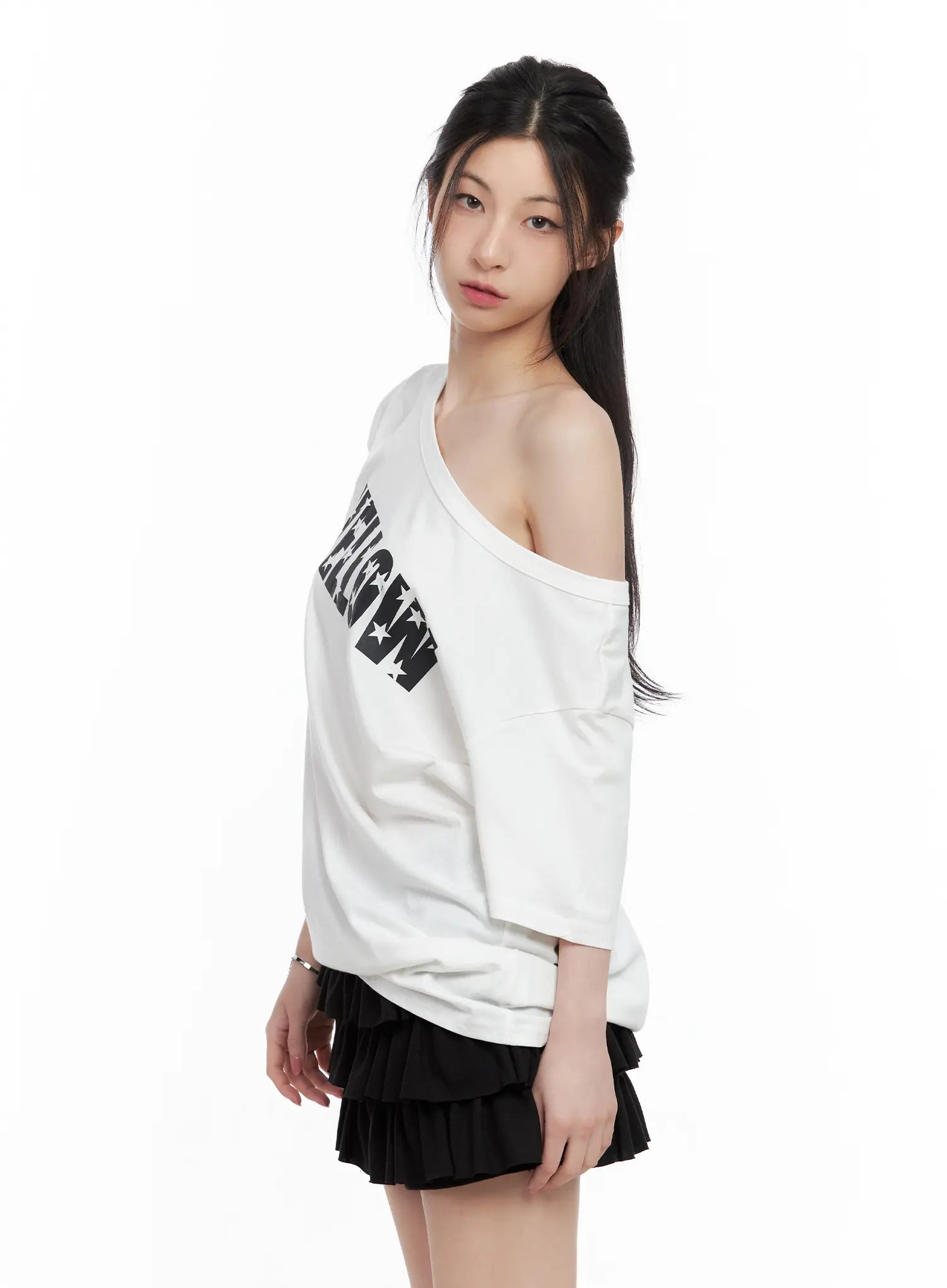 graphic-off-shoulder-oversized-tee-cl501