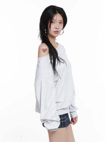 off-shoulder-loose-fit-sweatshirt-cs510