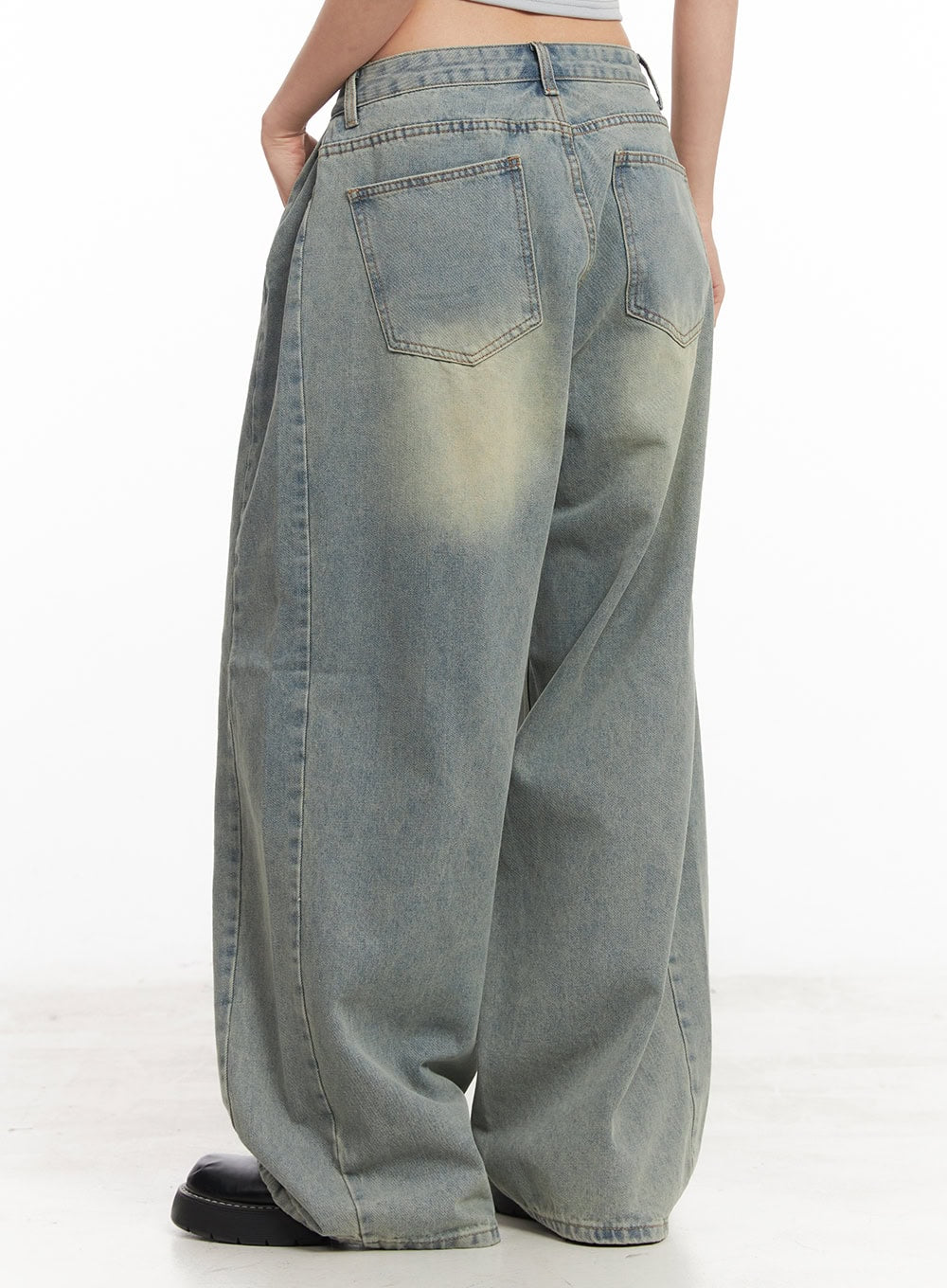 Hillary Washed Wide-Leg Jeans CM504 in light blue, rear three-quarter close-up on model, showcasing back pockets, sun-faded wash, and voluminous wide-leg cotton denim cut.