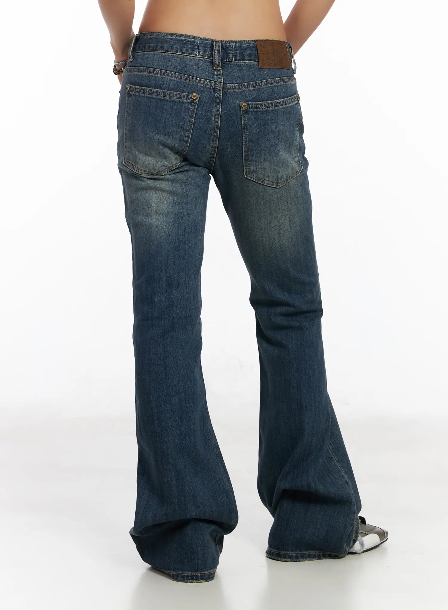 reah-loose-fit-flared-bootcut-jeans-cm520