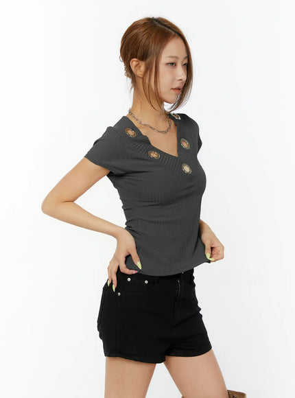 v-neck-eyelet-ribbed-tee-cy521 / Dark gray