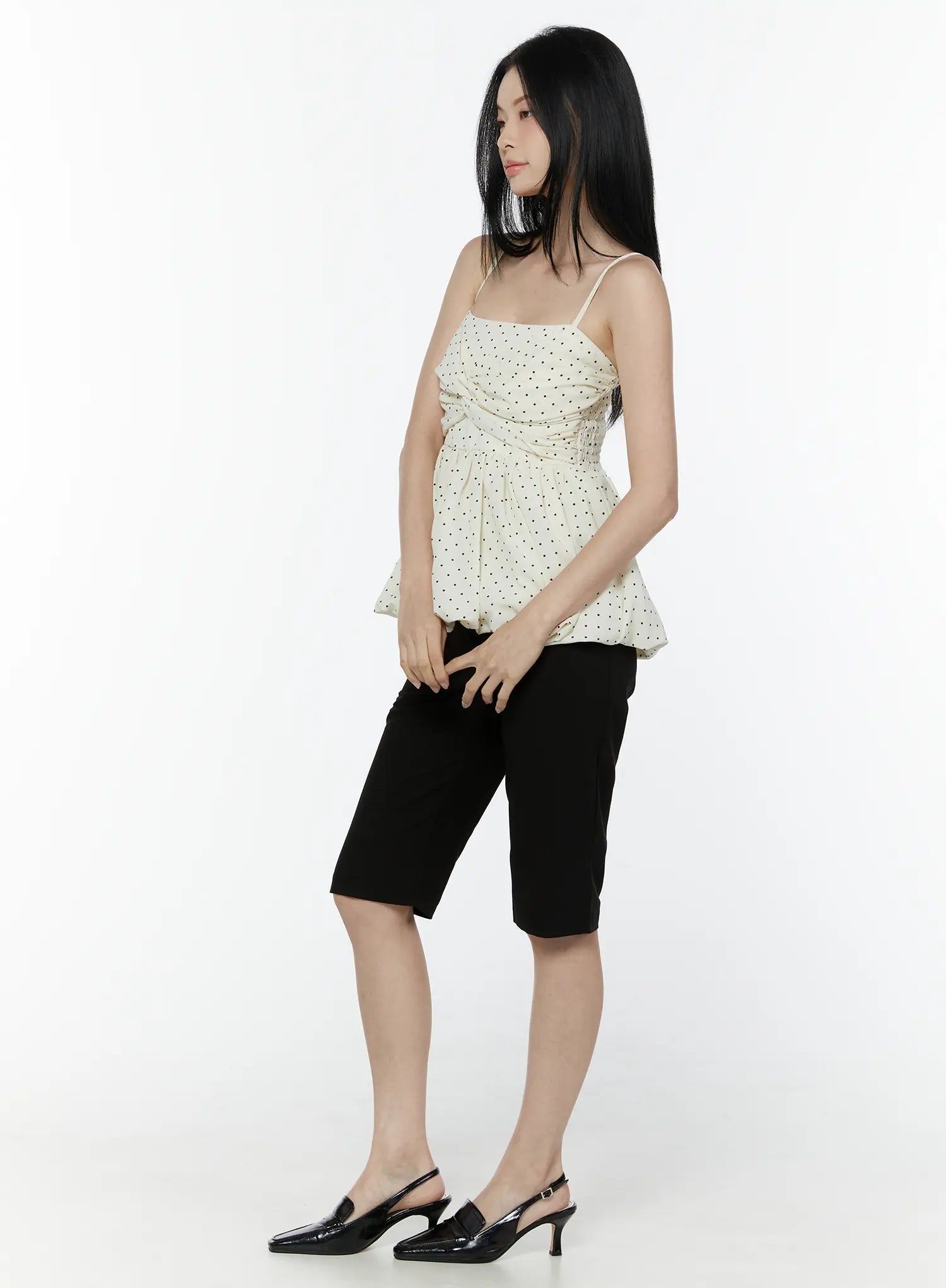 high-waisted-button-capri-pants-iu505
