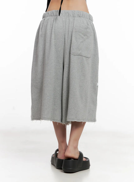 graphic-relaxed-fit-bermuda-sweatshorts-cl521