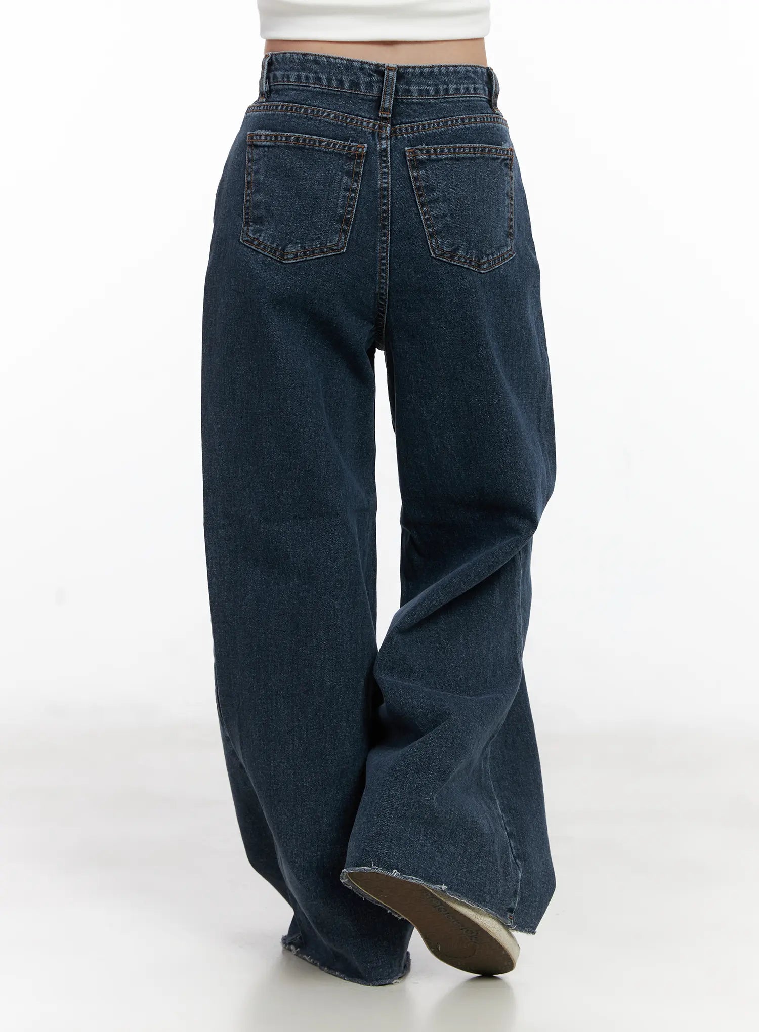 Louisa Ultra Wide Flared Jeans CN527 in dark blue, back close-up from waist down, showing contrast-stitched back pockets, wide flared leg, and raw frayed hem on washed cotton denim.