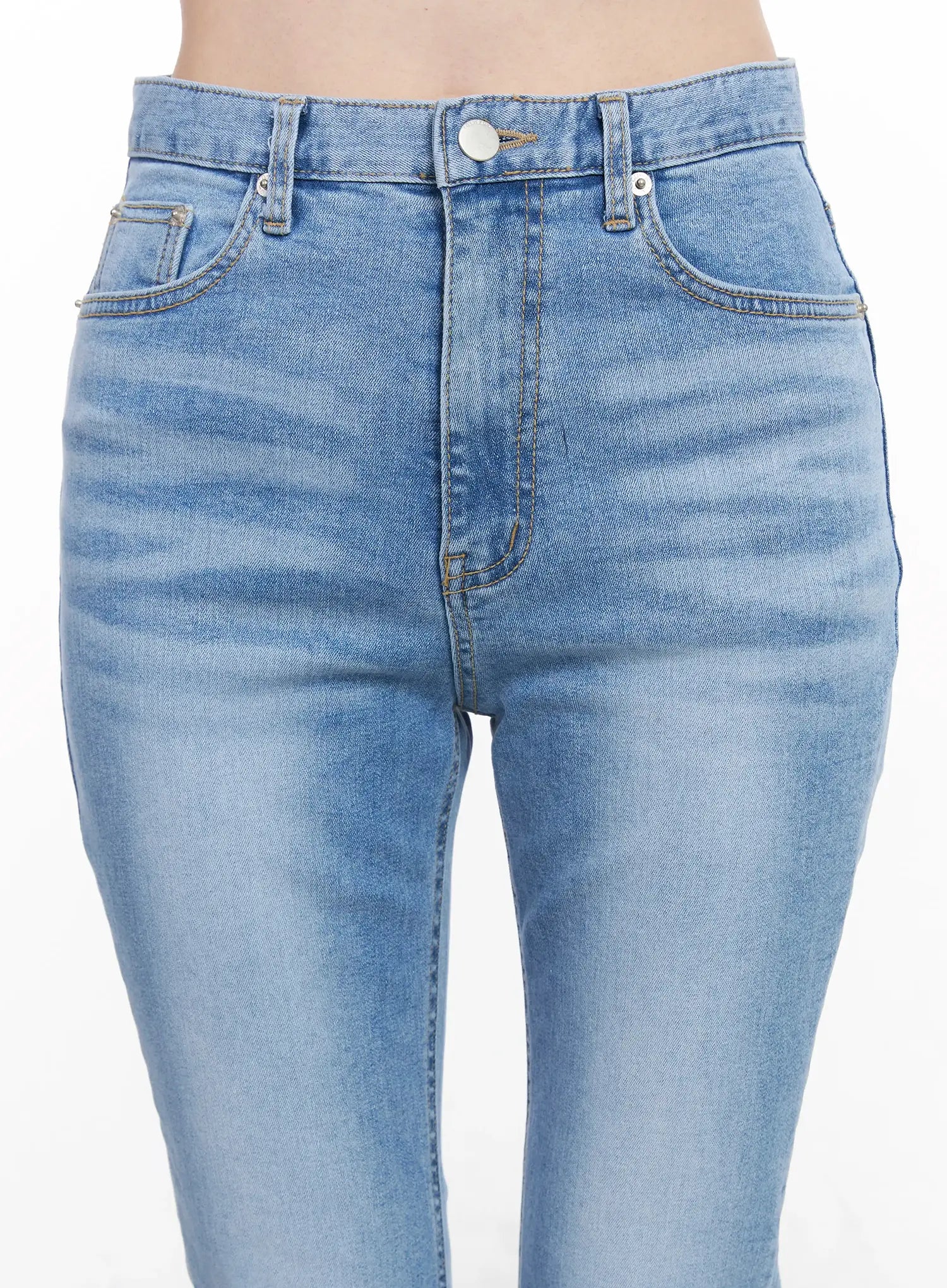 zaza-bootcut-light-washed-jeans-im524