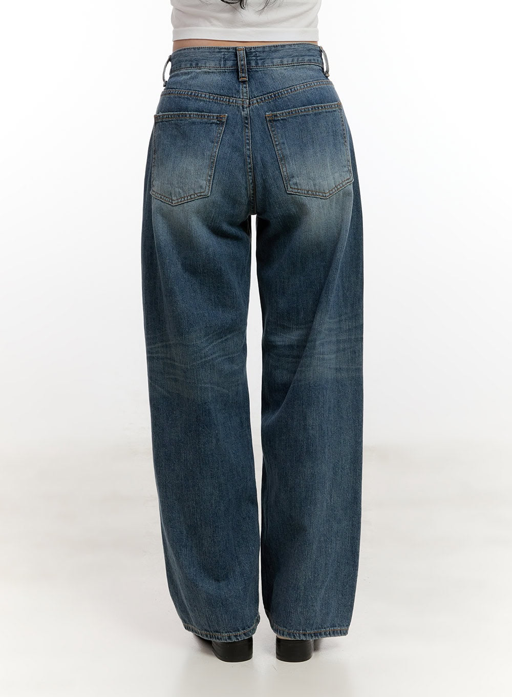 Belle Washed Wide-Leg Jeans CF528 in blue, back close-up on model cropped at waist, featuring dual back pockets with topstitching and vintage-washed cotton denim finish.