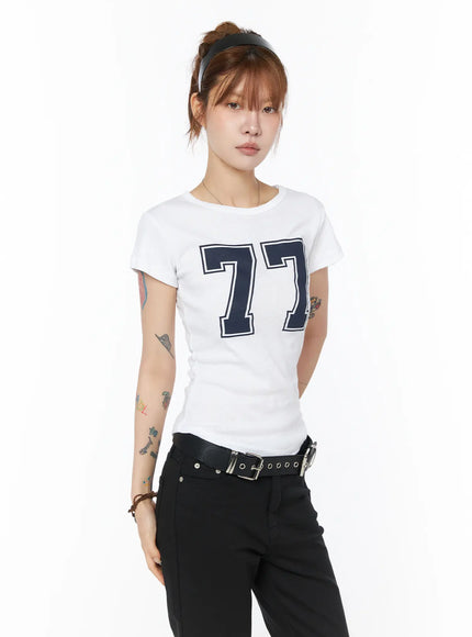 retro-77-graphic-t-shirt-cy527 / White