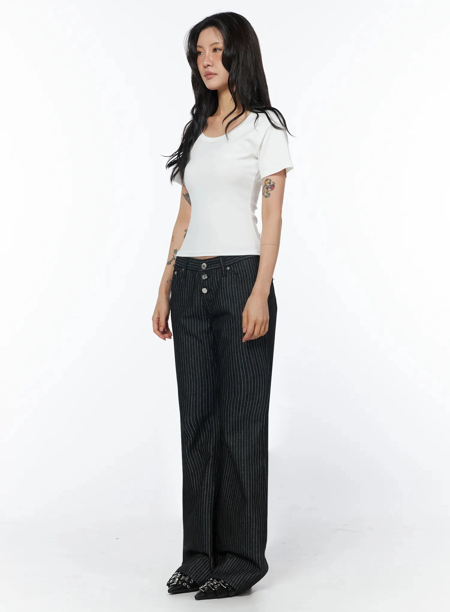 mid-rise-flared-pinstripe-pants-iu508
