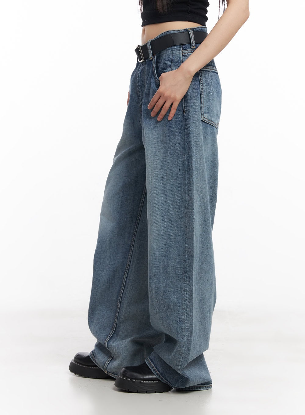 Pauline Wide-Leg Baggy Jeans CY512 in blue, side close-up on model, washed cotton denim, oversized wide leg, side pocket detail, black belt and chunky black loafers.
